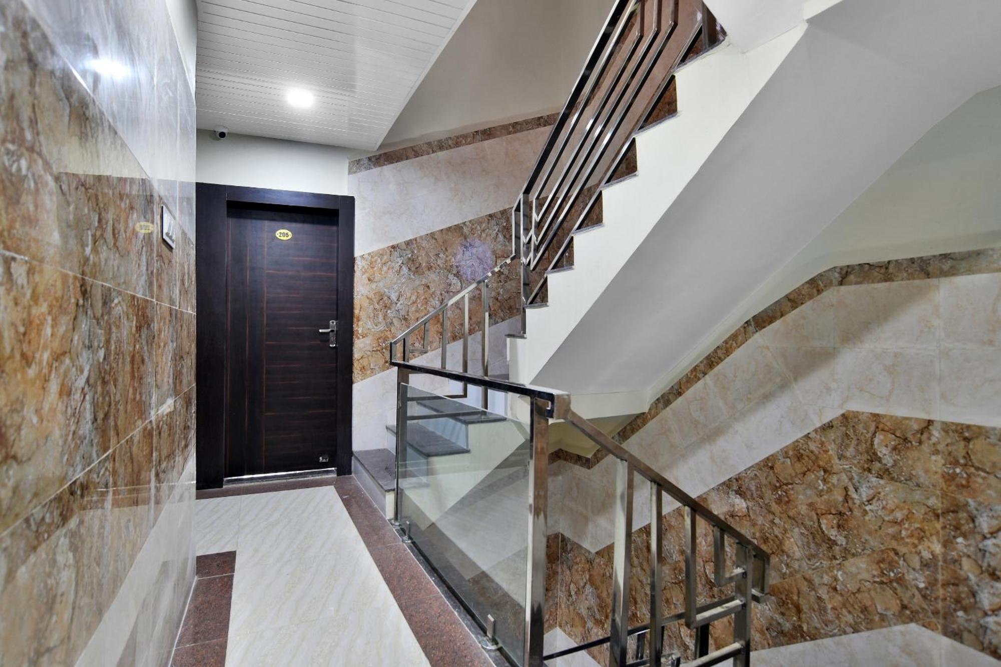 Hotel O Zodiac Индаур Экстерьер фото